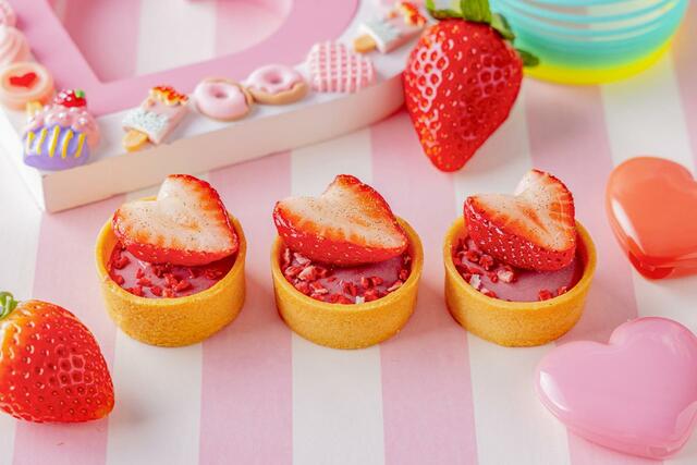 ルビーチョコレートの苺タルト【ヒルトン東京『ストロベリー・ハートファクトリー』いちごスイーツビュッフェ】