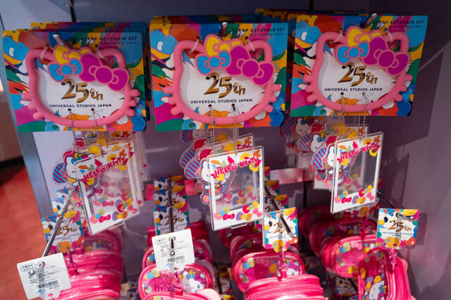キーチェーン＆ハンドストラップセット 2,400円｜ユニバーサル・スタジオ・ジャパン25周年グッズ