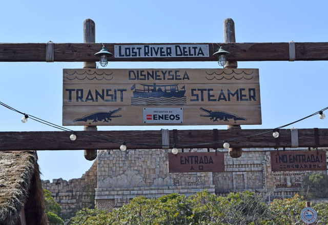 東京ディズニーシー「ドナルドと宝の地図」©Disney 解答編：導きの印6 / ディズニーシー・トランジットスチーマーライン乗り場に描かれた、クロコダイル