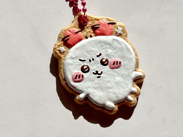 いつもより勇ましい表情でカニ耳をパシパシさせているちいかわ♪