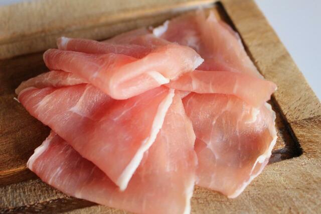 【ロピア　生ハム切り落とし 110g 298円】おつまみ以外にもアレンジ可能♪