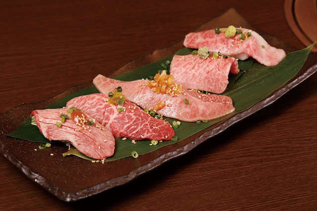 極上和牛炙り寿司各種 2貫1,000円〜（税別）｜炙屋武蔵