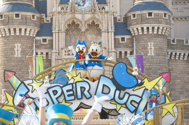 「クワッキーセレブレーション★ ドナルド・ザ・レジェンド!」のようす【「ディズニー・パルパルーザ“ドナルドのクワッキー・ダック！ダック！ダックシティ！”」】「クワッキーセレブレーション★ ドナルド・ザ・レジェンド!」のようす【「ディズニー・パルパルーザ“ドナルドのクワッキー・ダック！ダック！ダックシティ！”」】