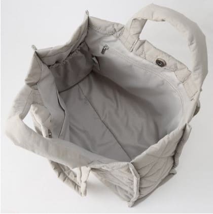 【ニトリN+】「はっ水2Wayキルトトートバッグ」3,990円/A4サイズ(横)が収まるサイズ感と、ベーシックなカラー・四角いフォルムで、通勤にもおすす