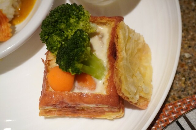 【ロイヤルパークホテル】「映画ドラえもんプレート」のクリームシチューパイ