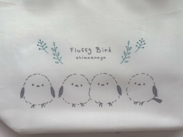 寄り添う4羽のシマエナガがかわいい〜！