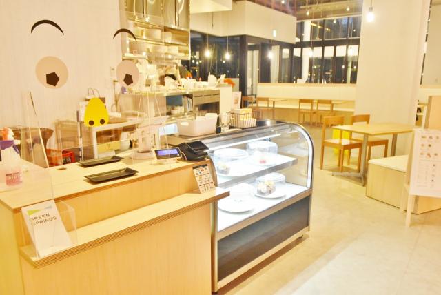 1Fのカフェは誰でも利用できる