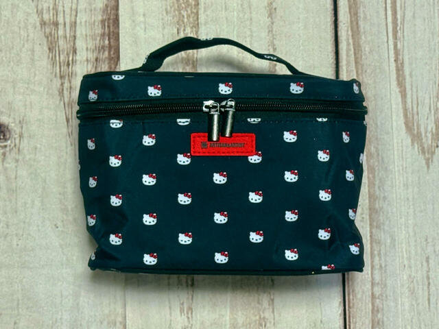 4月号増刊の付録「ARTISANARTIST*×HELLO KITTY（アルティザン・アンド・アーティスト×ハローキティ）収納上手なトールバニティ」