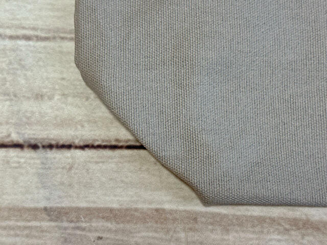 素材は綿。やわらかい手触りのコットンキャンバス生地です