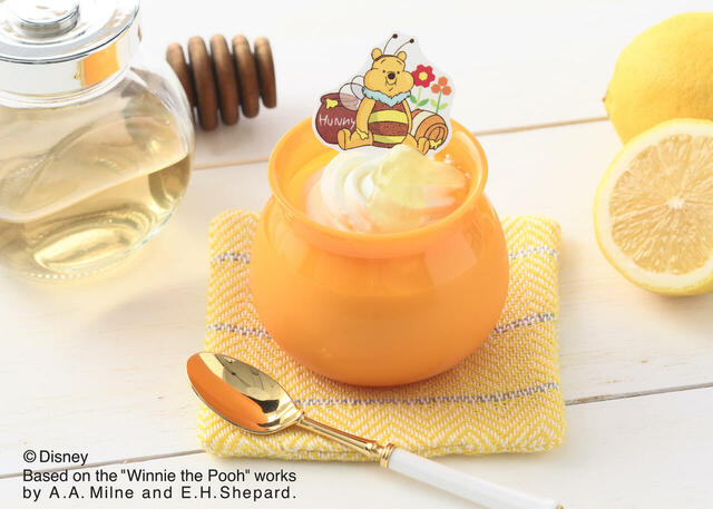 <くまのプーさん>レモンプリン〜はちみつソース〜 421円|銀座コージーコーナー