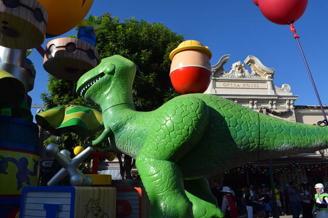 フライト・オブ・ファンタジー・パレード|香港ディズニーランド・リゾートフライト・オブ・ファンタジー・パレード|香港ディズニーランド・リゾート