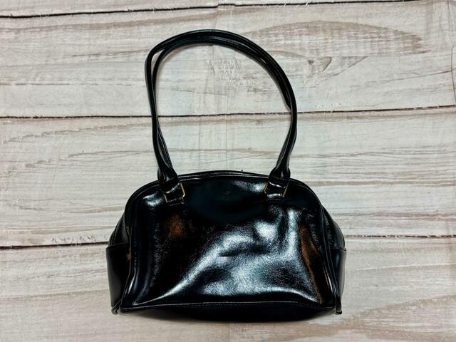 背面は装飾がない仕様