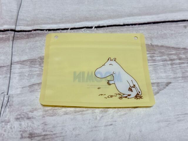 小サイズは淡いイエローカラー