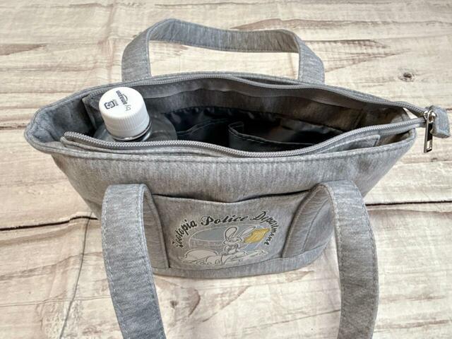 550mlのペットボトルは立てて収納すると少し飛び出してしまいます