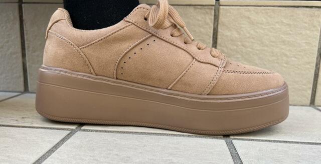 【GU ボリュームソールコートスニーカー】厚底なのでスタイルアップ効果も狙えます