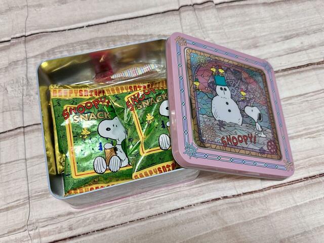 中には豪華な6個のお菓子が入っています！