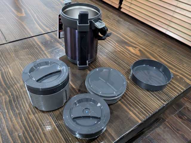 【サーモス ステンレスランチジャー 約1.3合】保温容器、ごはん容器、おかず容器、スープ容器、箸、箸ケースがセットになっています♪