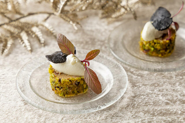 「ウィンターホリデー ビュッフェ」＜期間：2025年11月17日～2026年1月31日＞【【ヒルトン東京お台場】心躍るホリデーシーズンに“豪華なクリスマスメニュー”が食べ放題！贅沢ビュッフェ「ウィンターホリデー ビュッフェ」開催！】