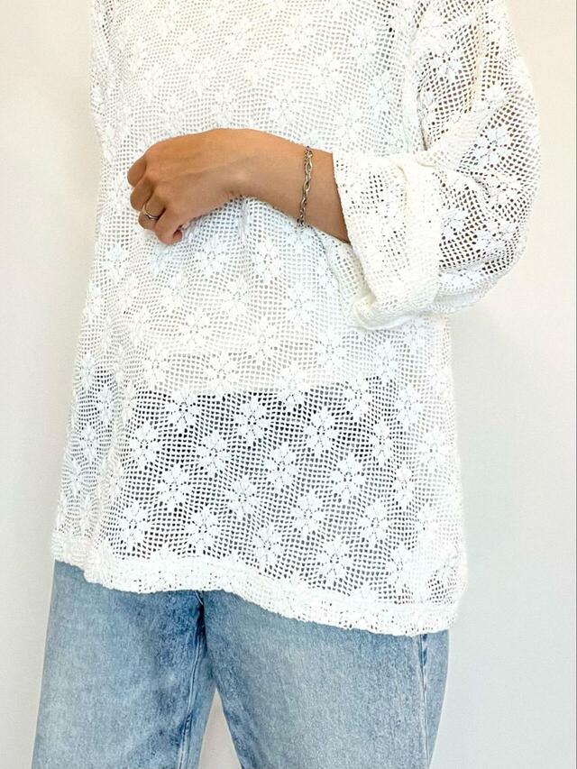 【niko and … レースジャガードプルオーバー】ライトブルーのデニムに合わせるとホワイトが際立って相性抜群!