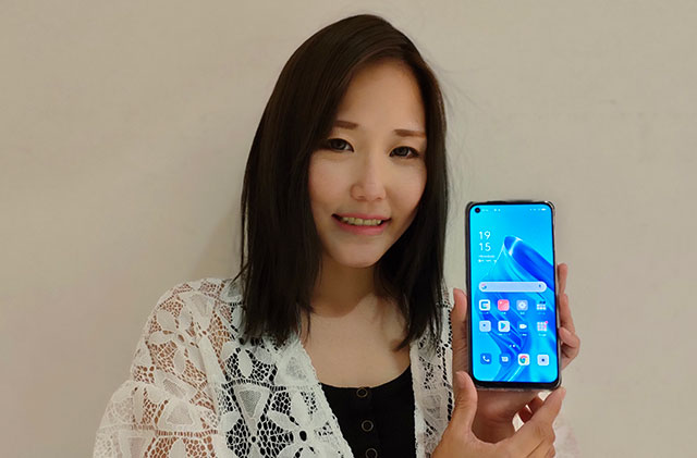 サイズは、縦:約162.0mm、横:約74.6mm。重さは約182gです。／『OPPO Reno5 A』 