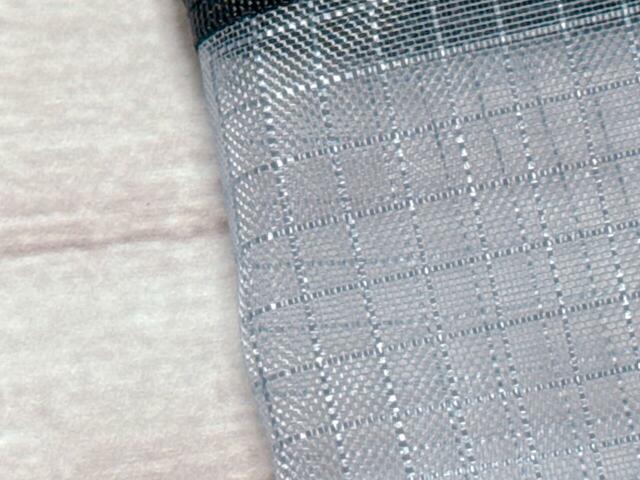 素材はポリエステル。厚手で丈夫なメッシュ生地