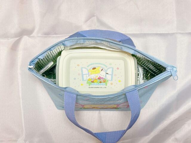 【ファミリーマートオリジナル サンリオキャラクターズ当りくじ】保冷バッグ：5等「保冷バッグ シナモロール」保存容器セットがジャストフィット！セットでゲットしたいアイテムです