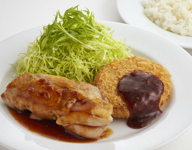 「てりやきチキンステーキ＆ポテトコロッケ」＜価格：455円（税込500円）＞【【ジョイフル】秋冬グランドメニューに「国産紅ずわいがに」使用のクリームコロッケや宮崎名物「チキン南蛮」が仲間入り！】