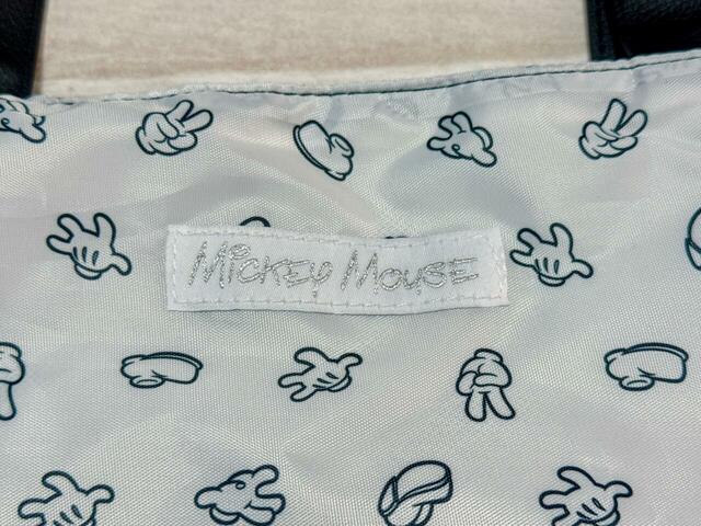 ミッキーのサイン風のロゴタグ付き！