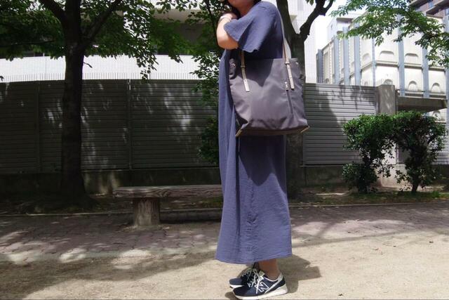 【ROPE PICNIC ショルダーリバーシブルトートバッグ】ショルダーベルトは46.5〜86cmの間で調節可能。肩掛けしてもスマートに持てます♪