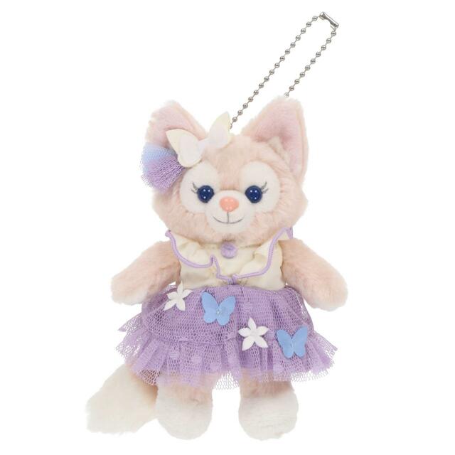 ぬいぐるみバッジ 2,600円｜高さ約14cm｜「ダッフィー＆フレンズのフロム・オール・オブ・アス」グッズ｜東京ディズニーリゾート40周年“ドリームゴーラウンド”｜発売日：2023年4月10日（月）｜販売店舗：東京ディズニーシー「マクダックス・デパートメントストア」