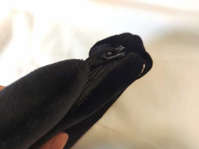 ファスナー金具に、尻尾つき【ニトリデコホーム：デコネコ（フラットポーチ）価格799円】