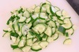 【雑穀サラダ】きゅうりを粗みじん切り