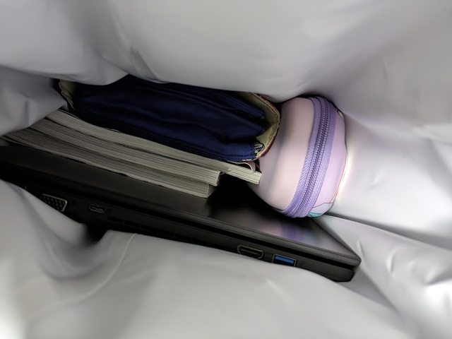 【ワークマン 防水サーモリュック】約15インチのノートPCや、本、ケース、ペンケースなどいろいろ入る大きさ