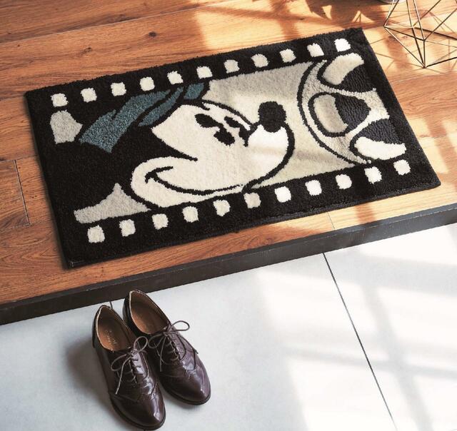 モノクロデザイン玄関マット 4,990円~9,990円|ディズニーファンタジーショップ「ミッキーマウス タイムスリップ」