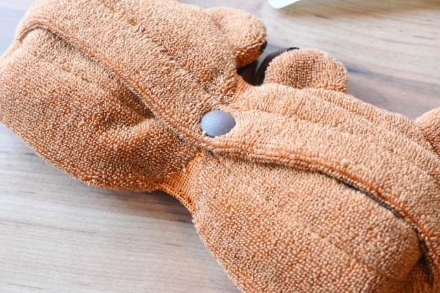 【ファミリーマート『あつまれ どうぶつの森』キャンペーン】「タオルインポーチ」2,290円／ポーチの開口部もスナップボタンがついています