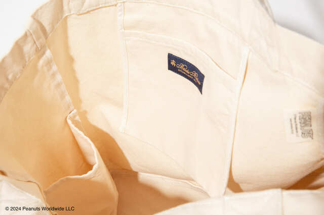 【ブルックス ブラザーズ×PEANUTS】中にはサイドポケットと便利なボトル用ポケット