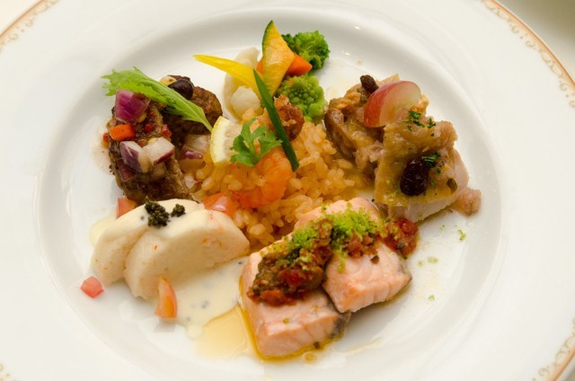 “ディズニー・ハロウィーン” ディナーブッフェ｜東京ディズニーランドホテル「シャーウッドガーデン・レストラン」