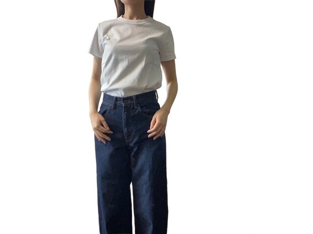 【UNIQLO U クルーネックT】サイズを上げると二の腕カバーばっちり！