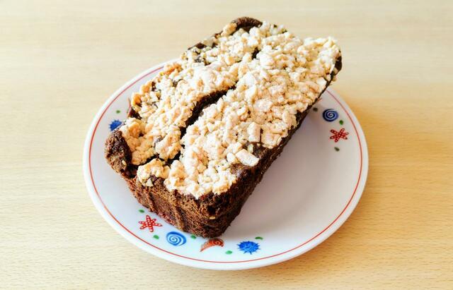 【コストコ　抹茶ローフ　3個　1480円】1個の重さは約580g。上部のクランブルがサクサク食感を生む