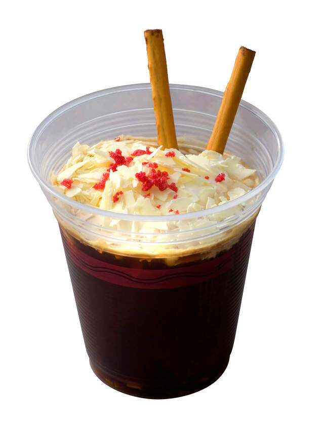 ホットコーヒーカクテル 830円|東京ディズニーリゾート「ディズニー・クリスマス」スペシャルメニュー|販売店舗:東京ディズニーシー「ミゲルズ・エルドラド・キャンティーナ」|発売日:2024年11月8日(金)〜12月25日(水)