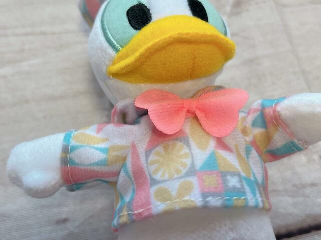 ドナルドも『イッツ・ア・スモールワールド』柄のコスチュームを着ています♪