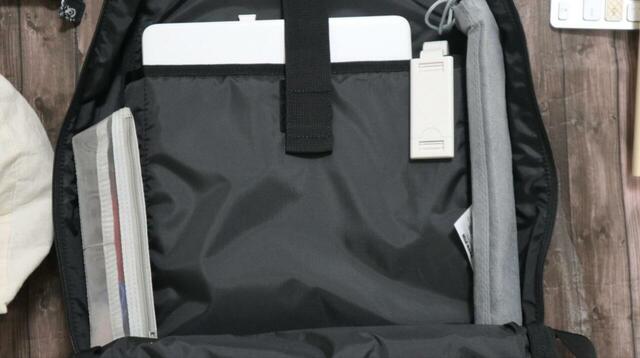 【無印良品 肩の負担を軽くする撥水ナイロンビジネスリュックサック】3方向にガバっと開くのと、荷物が下部にたまりにくい設計がうれしいポイント！