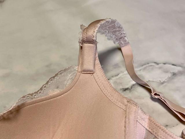 【PEACH JOHN（ピーチ・ジョン）】厚みがあってフワッと柔らかいストラップ