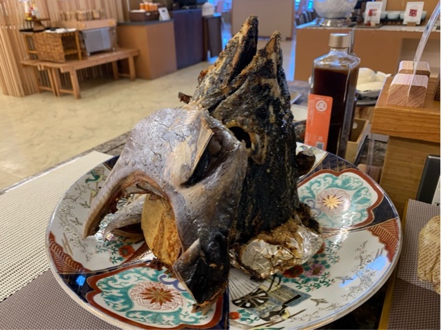 鮪の兜とカマのロースト構想風味