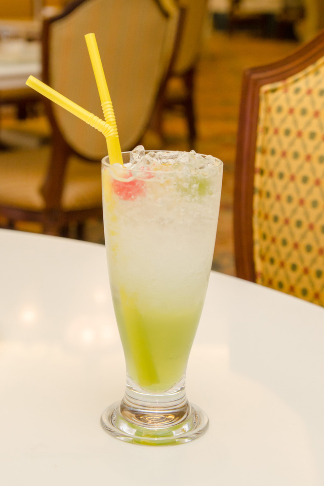 2016年“ディズニー・イースター” スペシャルノンアルコールカクテル｜東京ディズニーランドホテル「シャーウッドガーデン・レストラン」