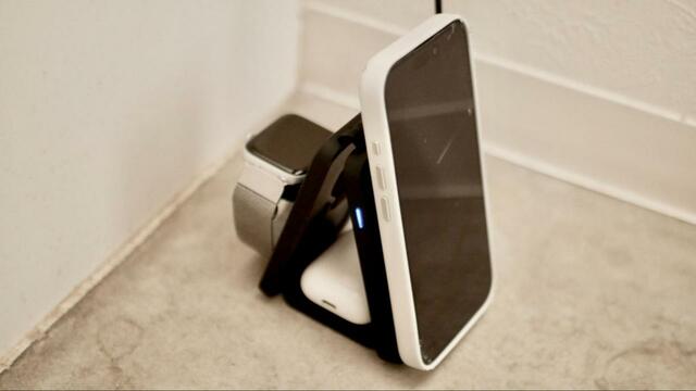 【3COINS　3in1ワイヤレスチャージャー】省スペースで充電できるだけでなく、充電ケーブルなどの荷物も減らせます