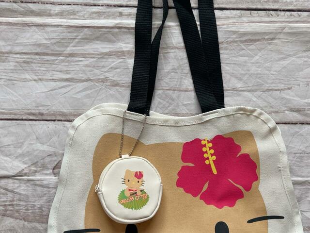 同日発売の『sweet8月号増刊』の付録のトートバッグに、バッグポーチチャームをつけてみました。かわいすぎる〜！