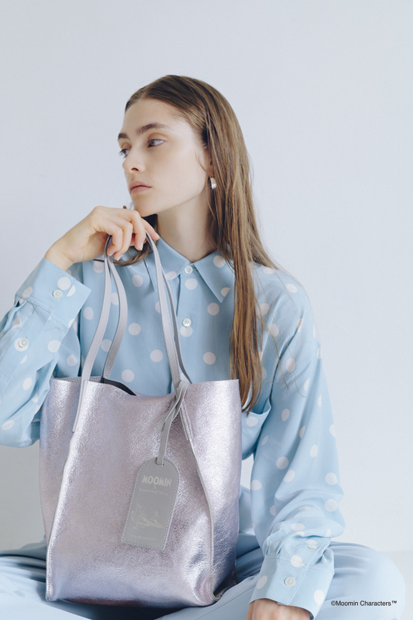 【銀座かねまつ×ムーミン】縦長レザートートバッグ／新型の縦長タイプ。サイズは約縦31×横25.5×マチ15cmです