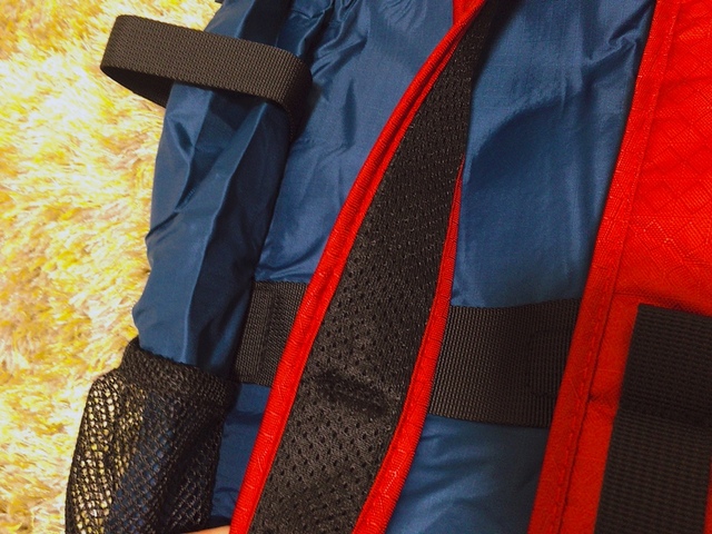 【ワークマン 撥水2WAYポケッタブルライトトート】肩ひもは滑り止め付き