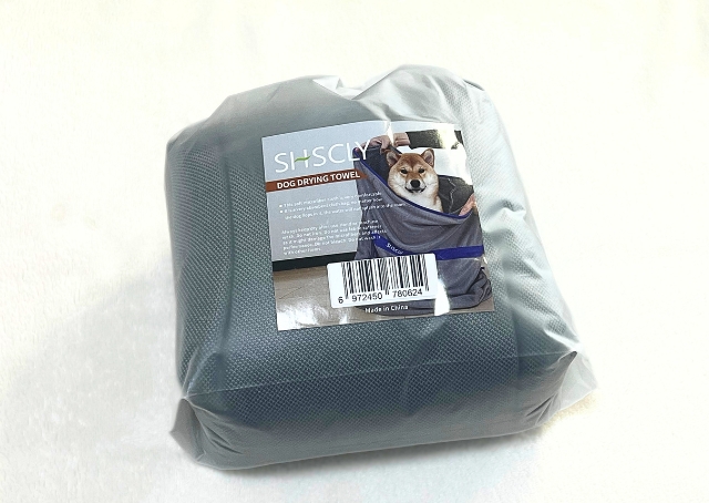 【SHSCLYペット用吸水タオル】小型犬用3,042円（税込）と、小〜中型犬用3,582円（税込）の２種類